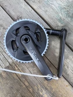 Šrám force + quarq