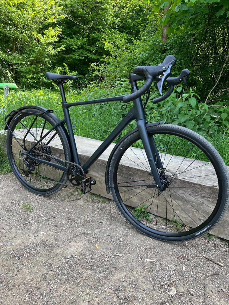 Cube Nuroad Pro FE, 28 palců, hliník, přehazovačky Shimano, 11-G