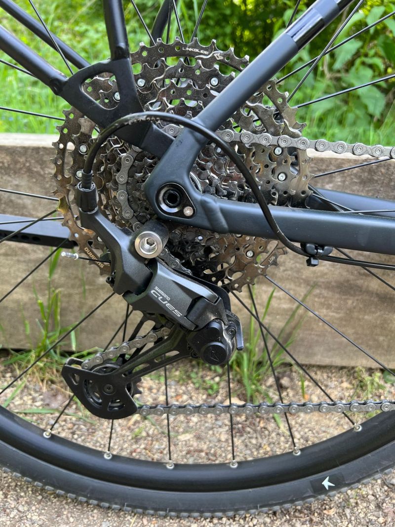 Cube Nuroad Pro FE, 28 palců, hliník, přehazovačky Shimano, 11-G
