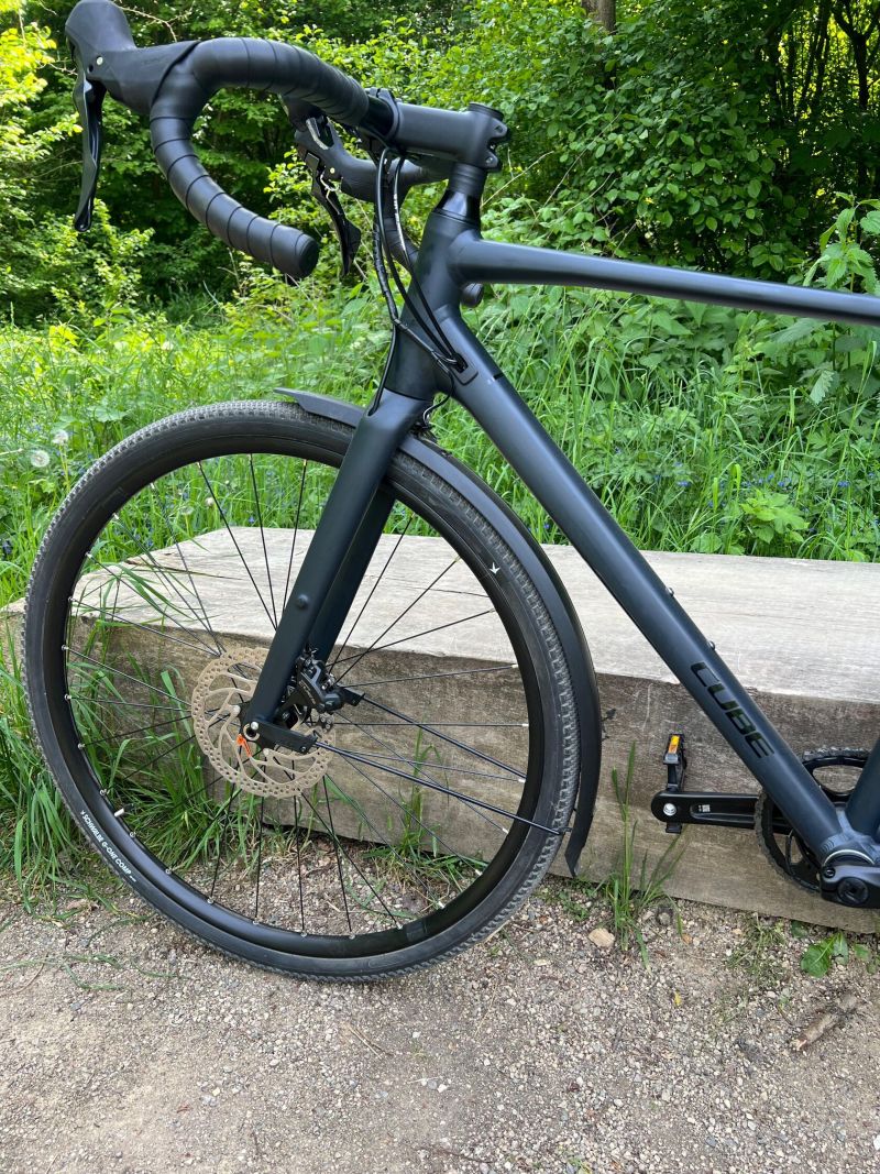 Cube Nuroad Pro FE, 28 palců, hliník, přehazovačky Shimano, 11-G
