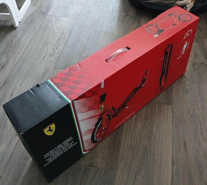 Nová skládací koloběžka Ferrari