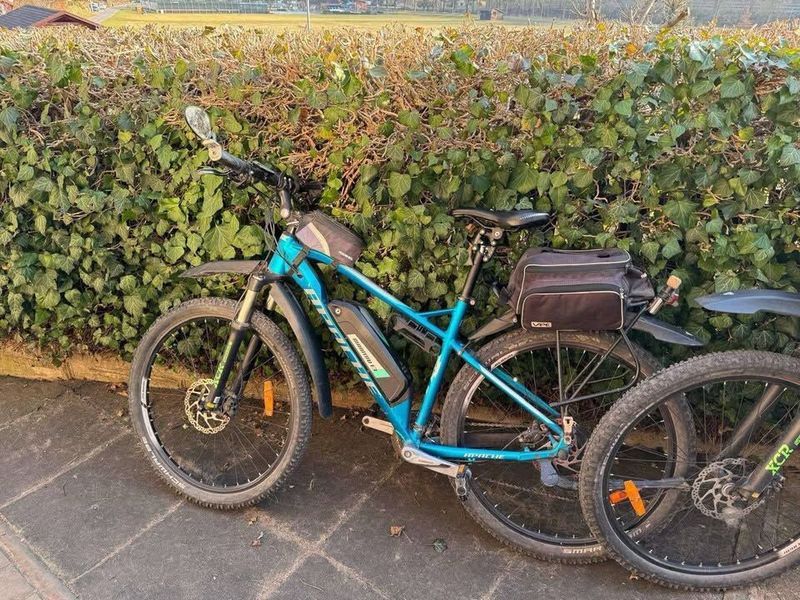 Prodám 2x elektrokolo Apache Manitou E3, baterie 13ah, kola 27,5”. L, 2018