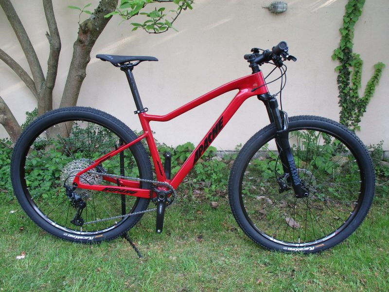 Rezervace karbonové kolo na rámu Apache Hupahu 17", SLX/Deore 1x12, vzduch. vidlice Rock Shox Recon