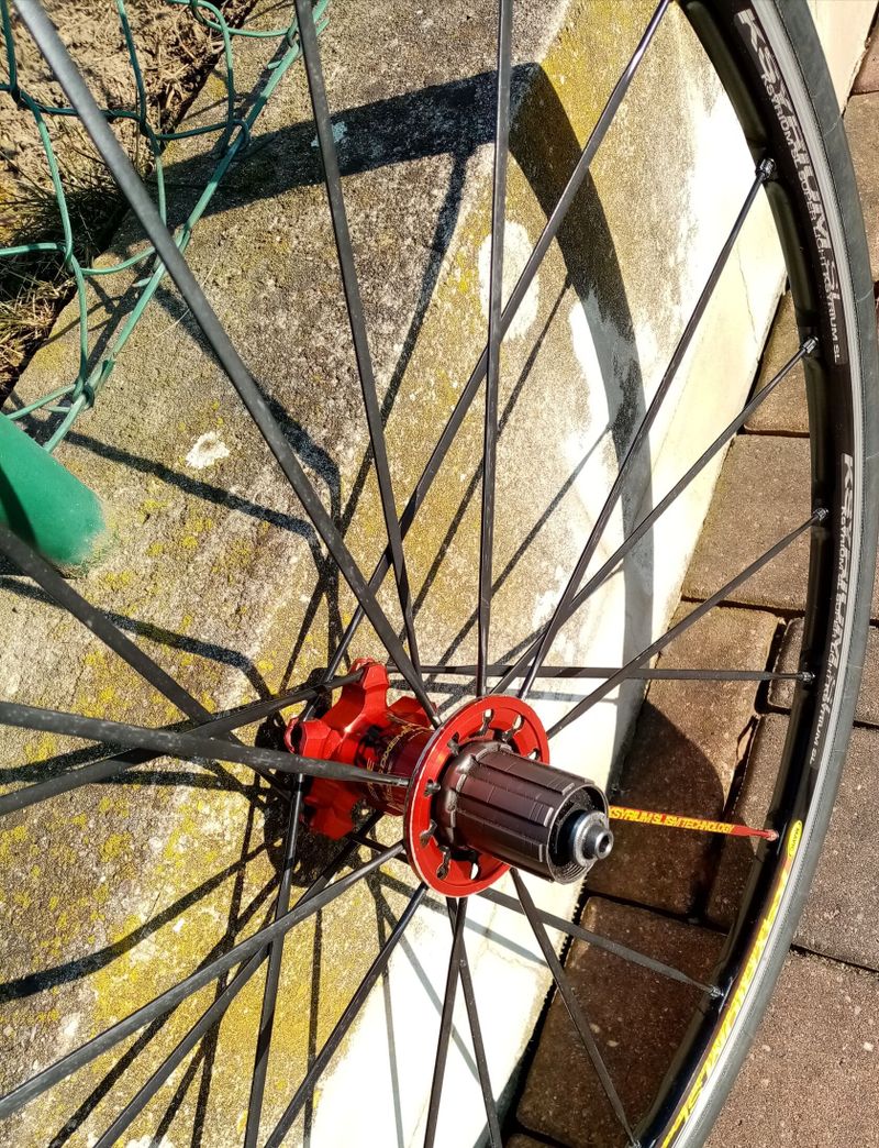 Mavic Ksyrium SL - zapl. Alu kola silniční, ráfkové brzdy, váha jen 1485 g. 