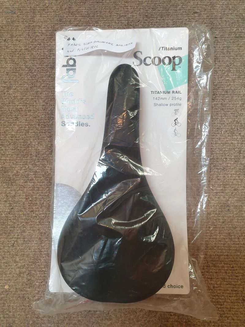 Sedlo Fabric Scoop shallow titanium