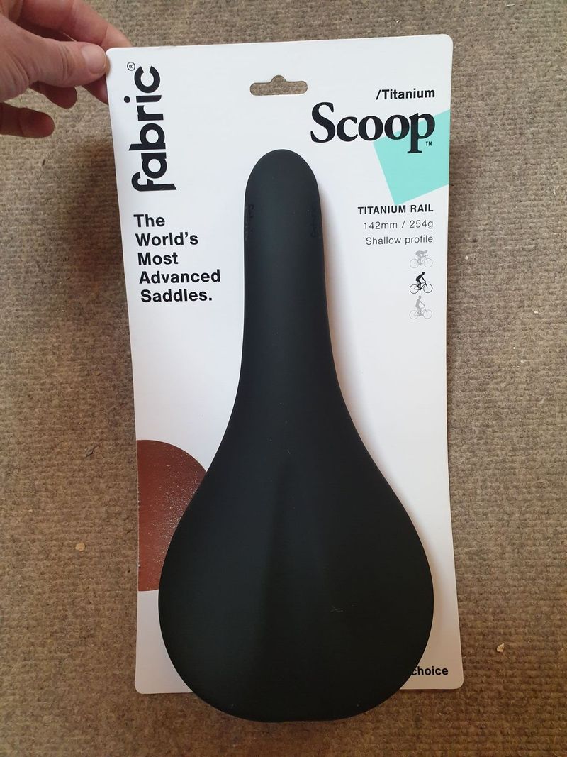 Sedlo Fabric Scoop shallow titanium
