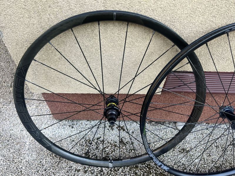 Mavic Crossmax Carbon SL R Boost CL 29 + Spank Flare 24 Vibrocore