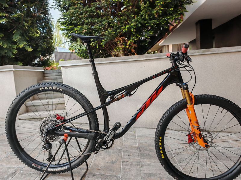 KTM Scarp Sonic Master, vel. XL, váha 10,9kg