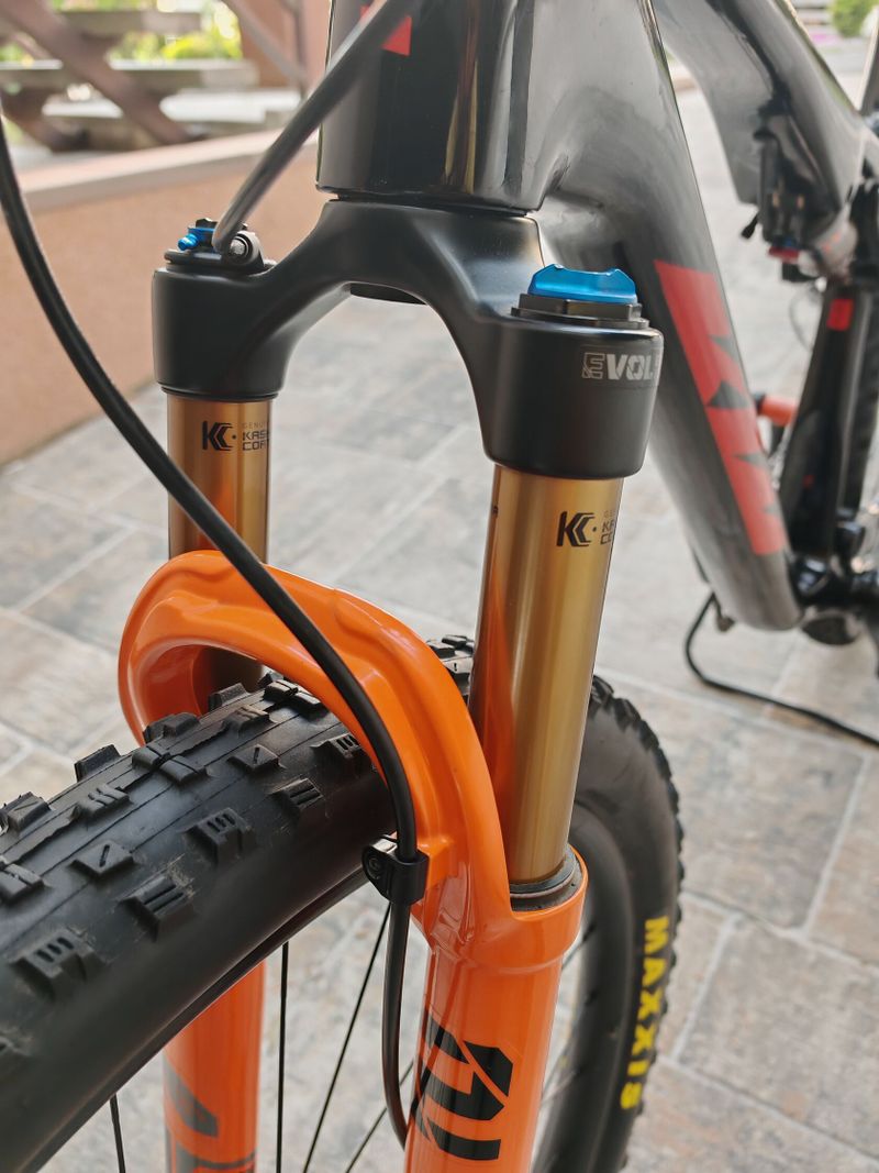 KTM Scarp Sonic Master, vel. XL, váha 10,9kg
