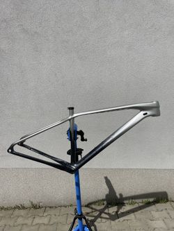 Nový karbonový rám KROSS - custom lak, jediný kus na světě. Kola 27,5 velikost M