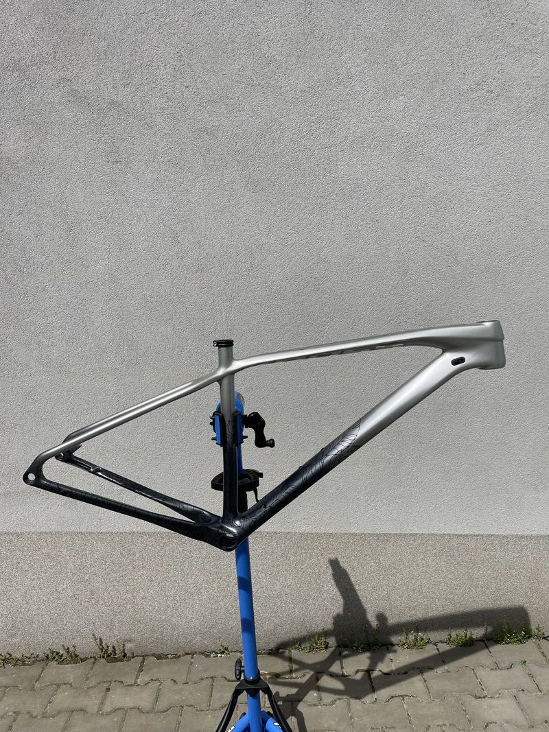 Nový karbonový rám KROSS - custom lak, jediný kus na světě. Kola 27,5 velikost M