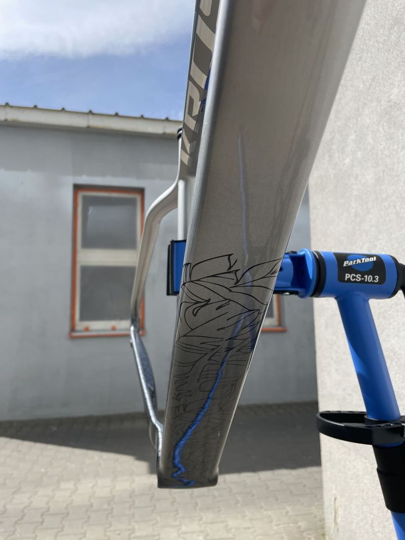Nový karbonový rám KROSS - custom lak, jediný kus na světě. Kola 27,5 velikost M