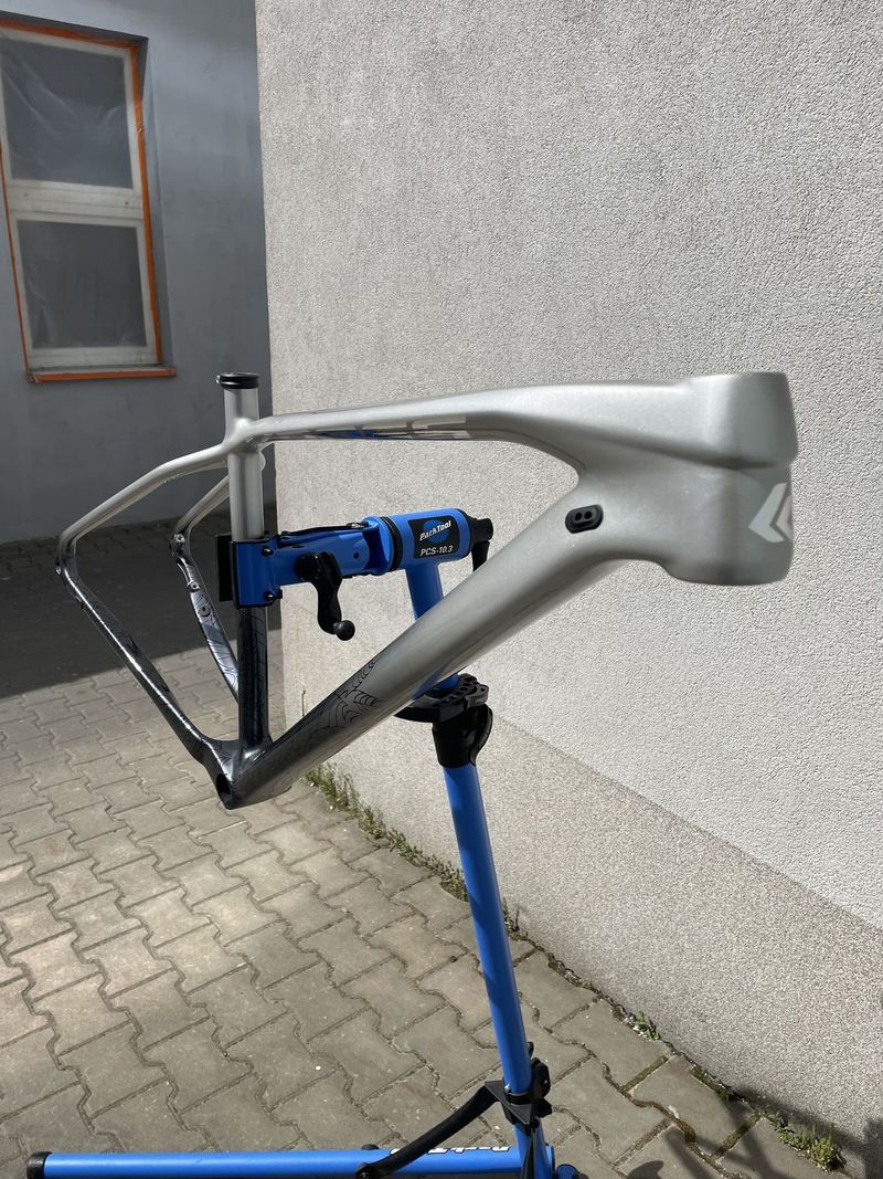 Nový karbonový rám KROSS - custom lak, jediný kus na světě. Kola 27,5 velikost M