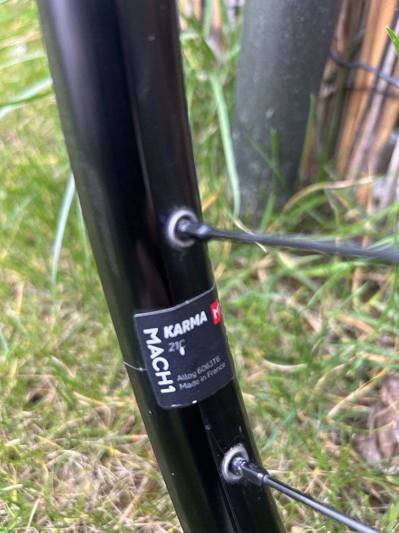 Použité zapletená kola MACH1 KARMA 21C