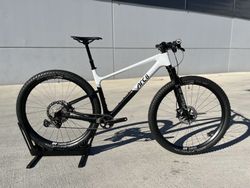 NOVÉ!!! ARC8 Evolve HT Custom Build - lehká rychlá XC raketa!!! Možnost odpočtu DPH.