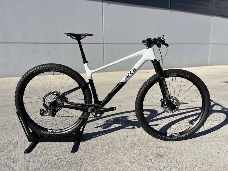 NOVÉ!!! ARC8 Evolve HT Custom Build - lehká rychlá XC raketa!!! Možnost odpočtu DPH.