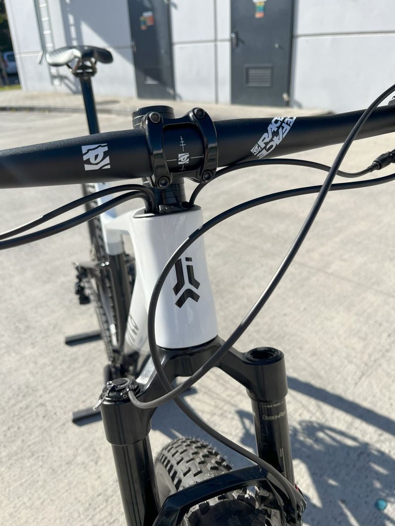 NOVÉ!!! ARC8 Evolve HT Custom Build - lehká rychlá XC raketa!!! Možnost odpočtu DPH.
