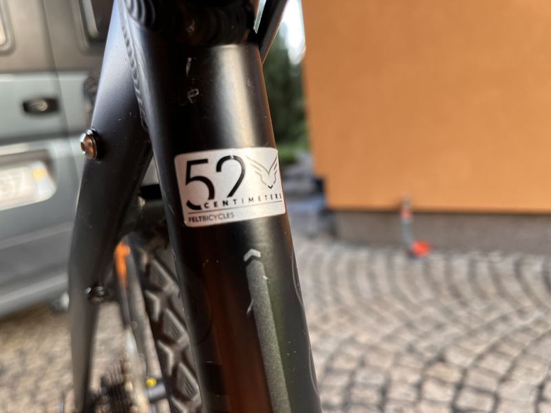 FELT QX100 cross-trekingové kolo