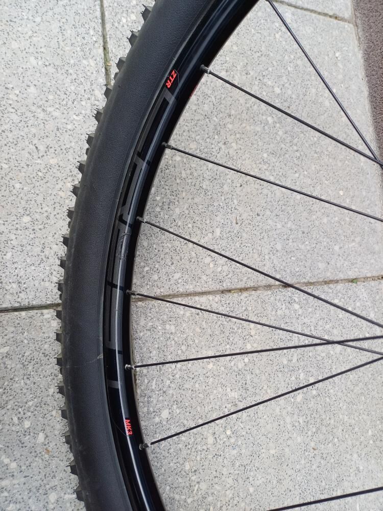 Zapletená kola Cannondale Lefty 29 
