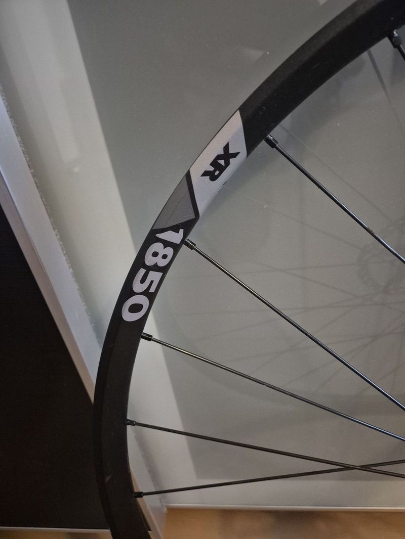 Zapletená kola DT Swiss XR 1850