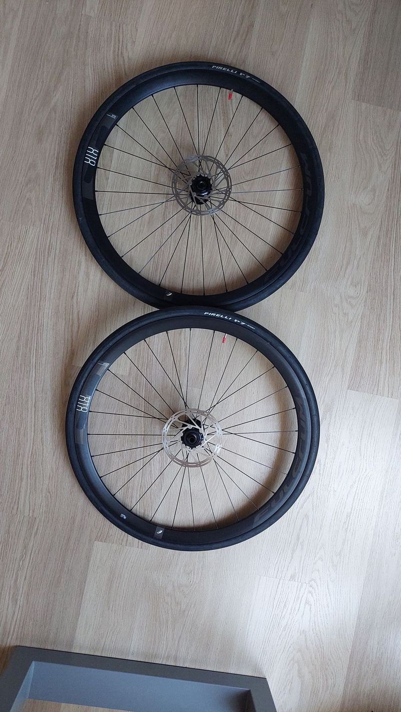 Silniční kola Fulcrum Racing 818