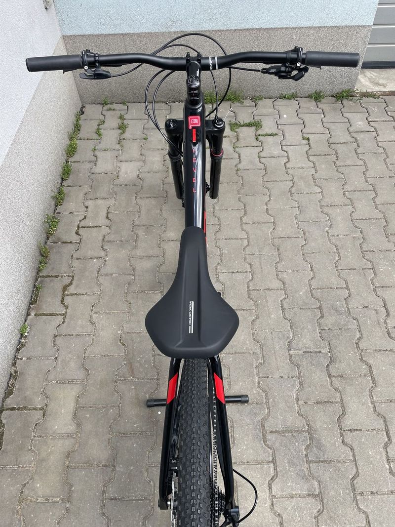 Zakázková stavba na karbonovém rámu KROSS nové kolo velikost M