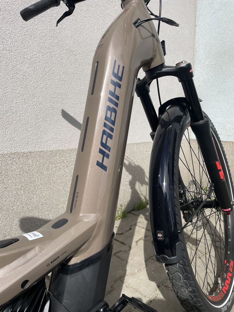 Nové elektrokolo HAIBIKE Trekking 8 Low i750 Wh - hnědá barva