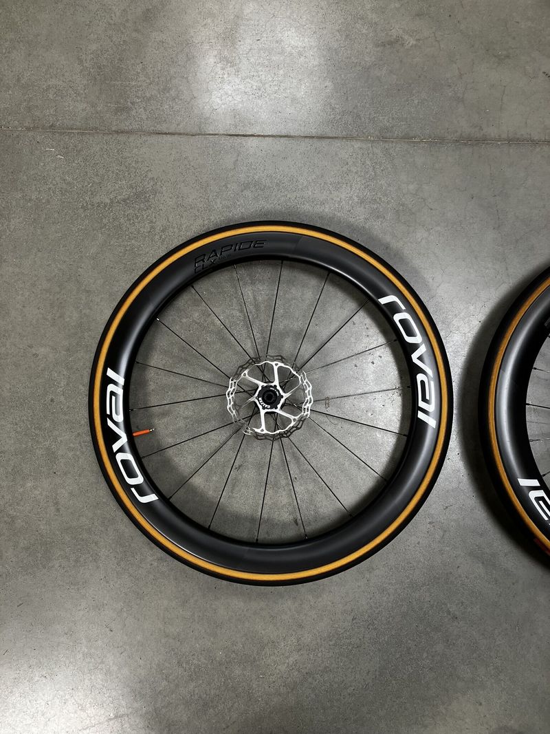 Roval Rapide CLX II Satin Carbon/Gloss White - DOSTUPNÉ OD 09/2025