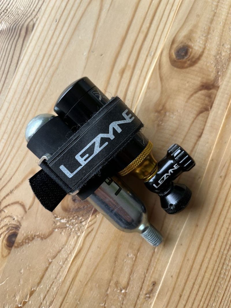Lezyne tubeless co2 blaster sada na opravu bezdusi