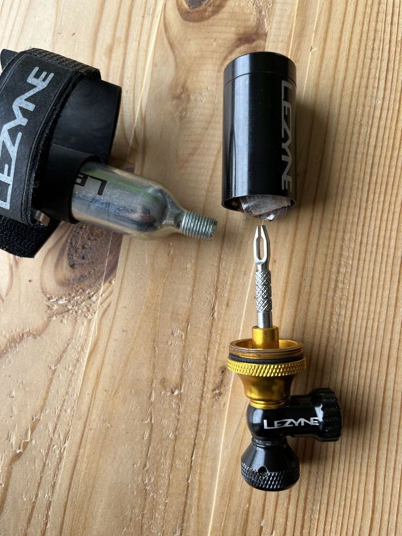 Lezyne tubeless co2 blaster sada na opravu bezdusi