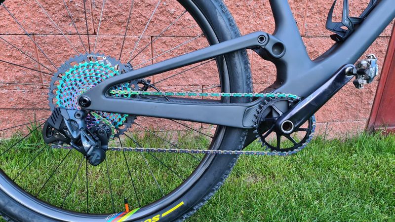 Scott Spark, karbonový rám, karbonová kola Duke - limitovaná edice Worldcup, řazení SRAM XX AXS