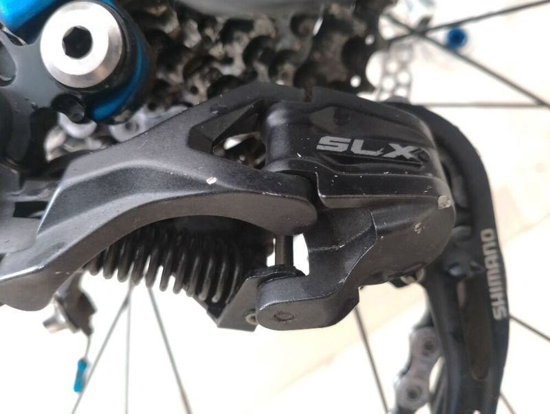 Špičkové enduro v TOP stavu osazené vidlicí FOX 36