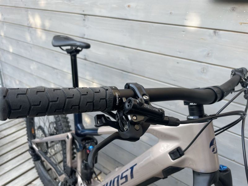 GHOST E-Riot CF Pro