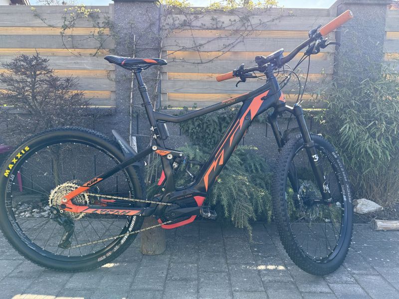 Celoodpružené elektrokolo KTM