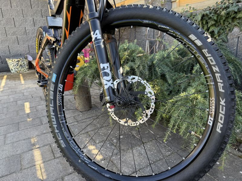 Celoodpružené elektrokolo KTM