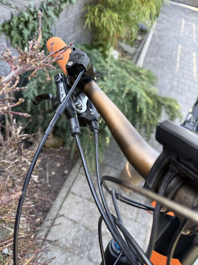 Celoodpružené elektrokolo KTM