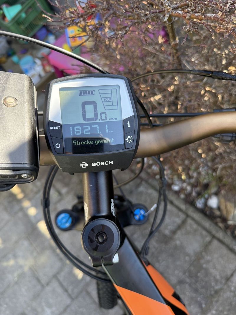 Celoodpružené elektrokolo KTM