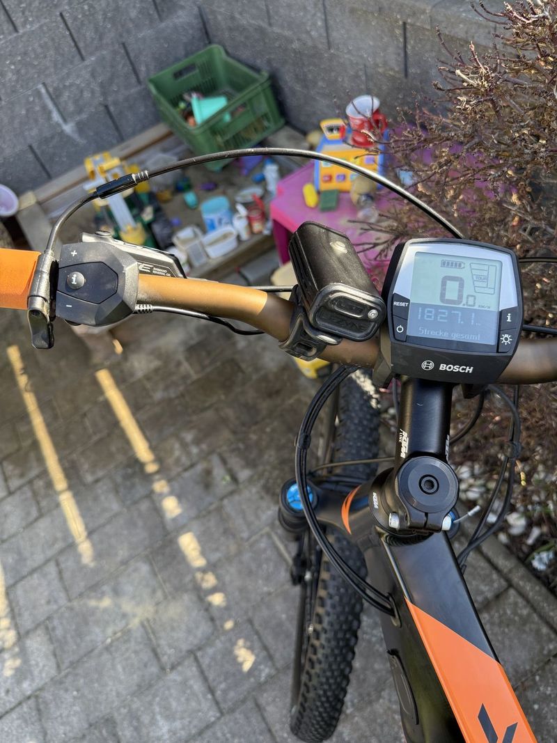 Celoodpružené elektrokolo KTM