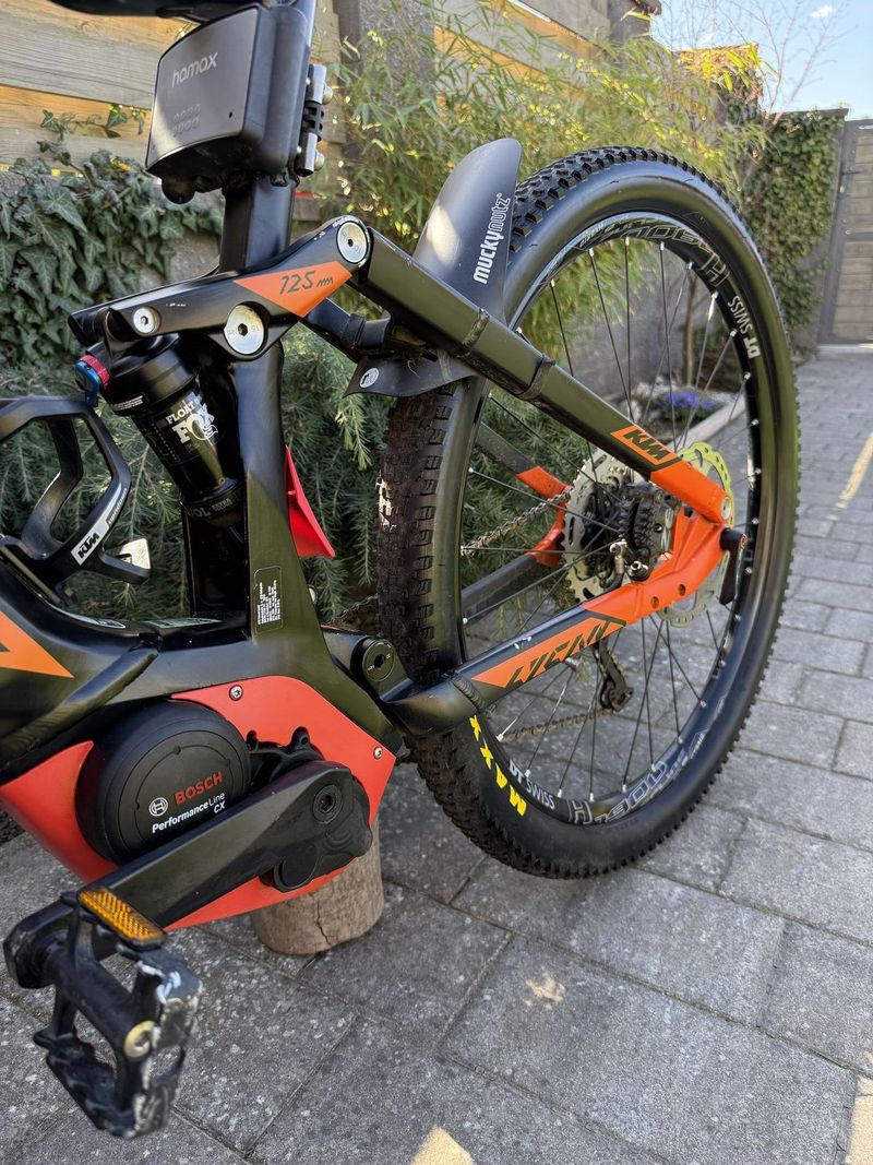 Celoodpružené elektrokolo KTM