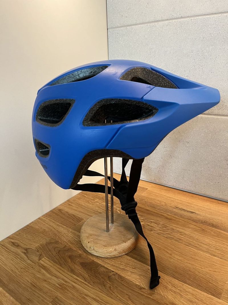 Prodám juniorskou přilbu Bontrager Tyro Youth (50-55 cm). 