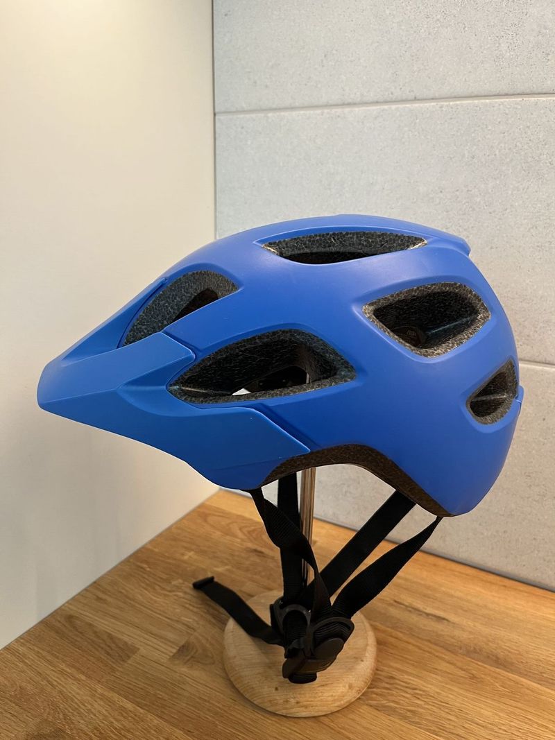 Prodám juniorskou přilbu Bontrager Tyro Youth (50-55 cm). 