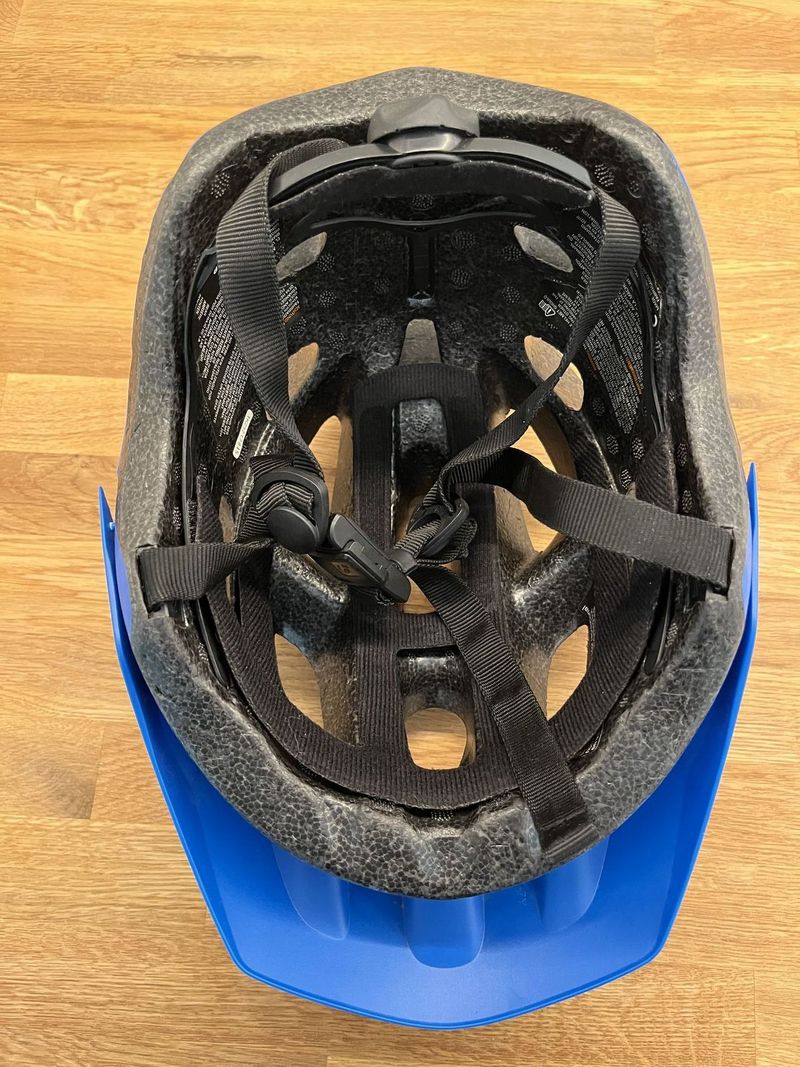 Prodám juniorskou přilbu Bontrager Tyro Youth (50-55 cm). 
