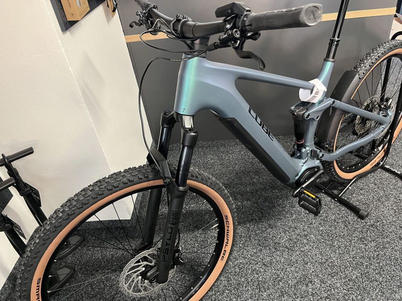 CUBE Stereo Hybrid ONE22 RACE 800 vel.XL NOVÉ 2025