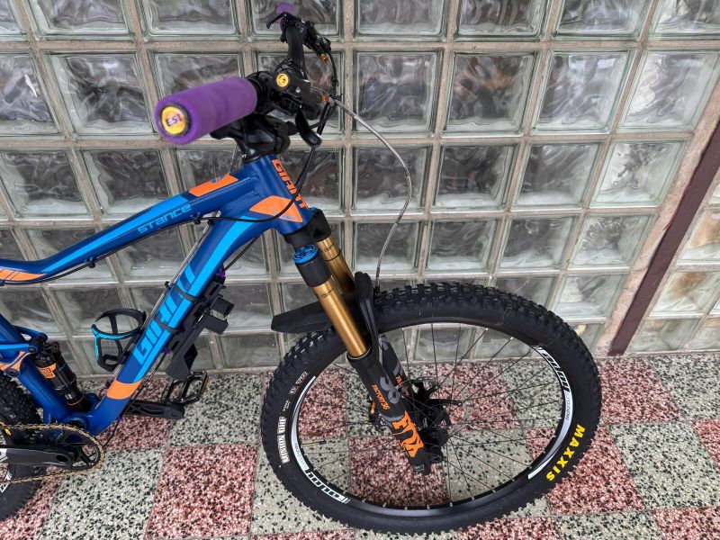Prodám trailové kolo giant - custom build 