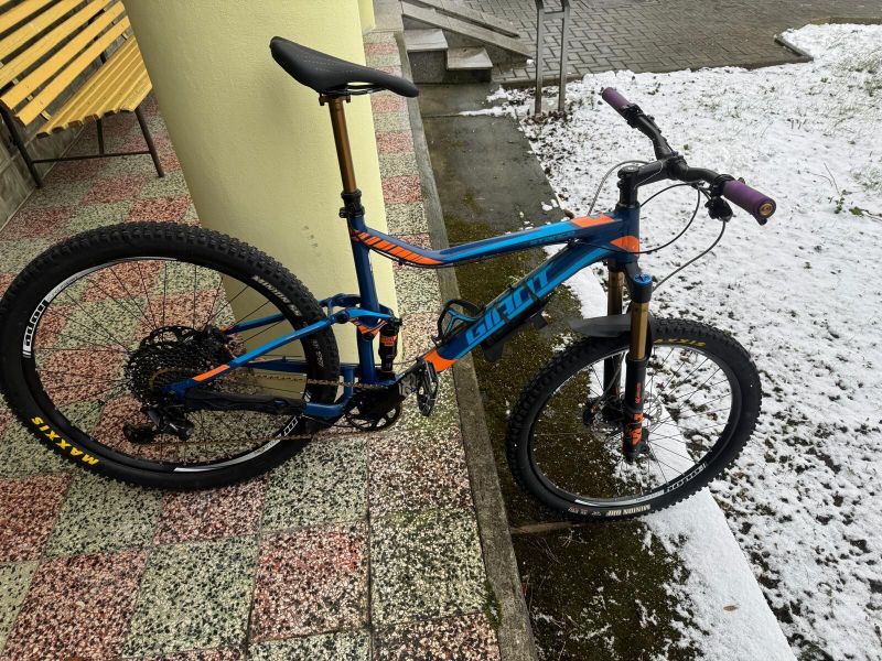 Prodám trailové kolo giant - custom build 