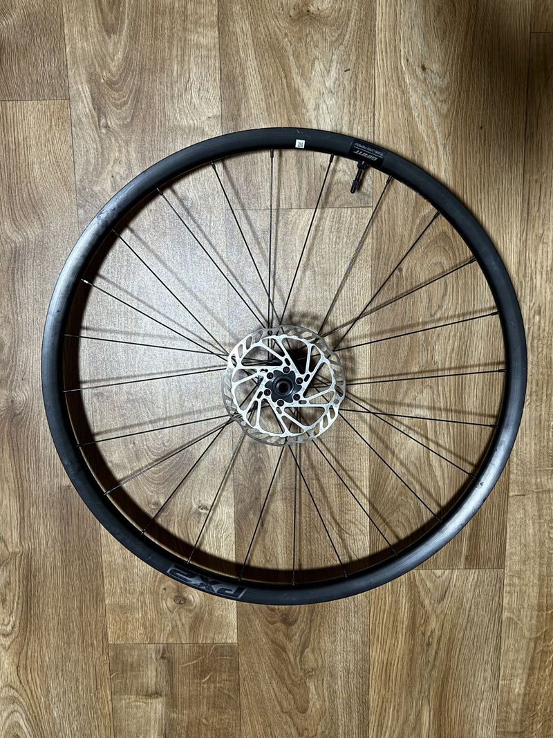 Giant P-X2 Disc gravel zapletená kola 