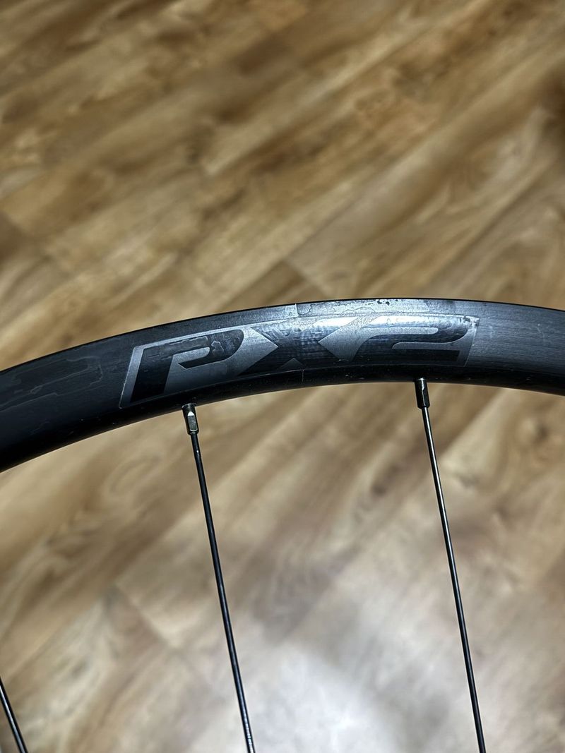 Giant P-X2 Disc gravel zapletená kola 