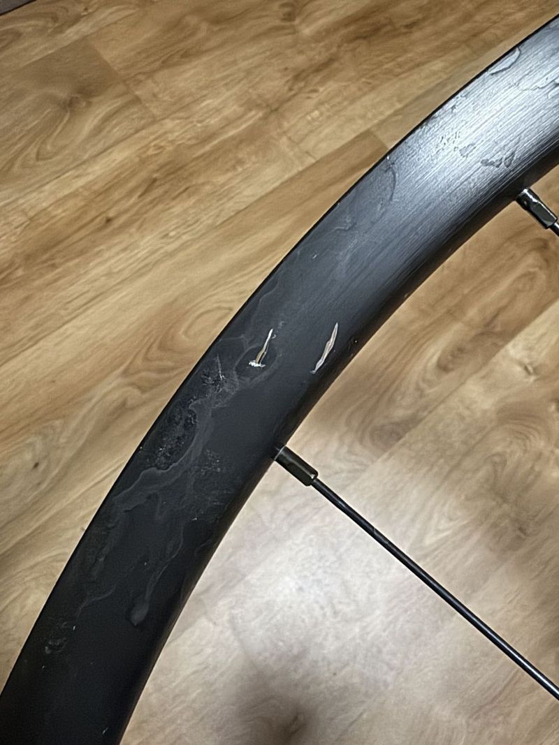Giant P-X2 Disc gravel zapletená kola 