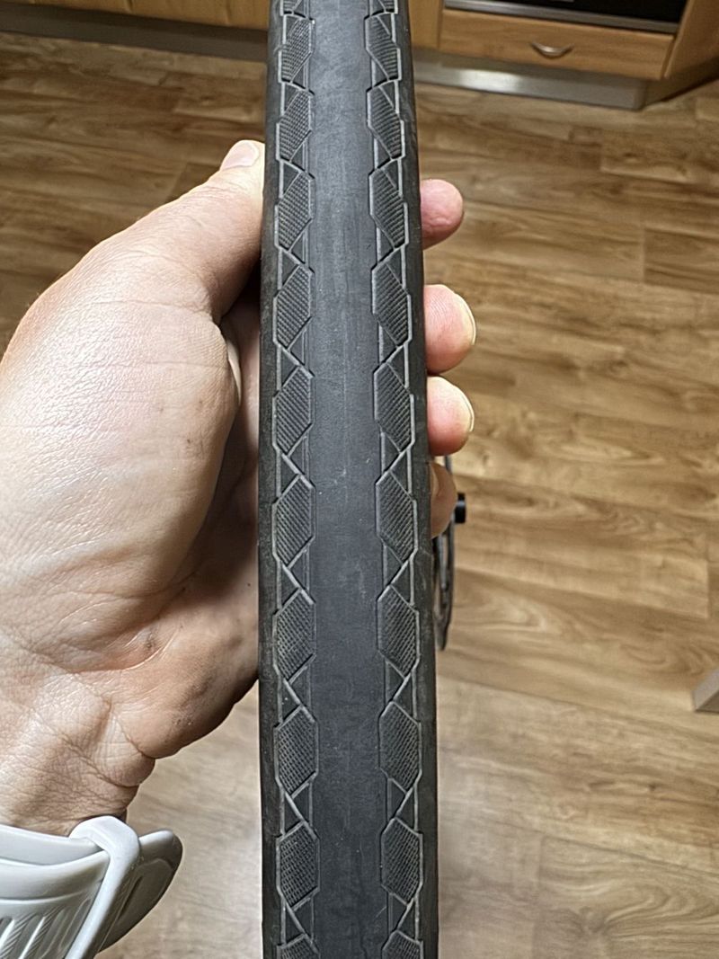 Giant P-X2 Disc gravel zapletená kola 