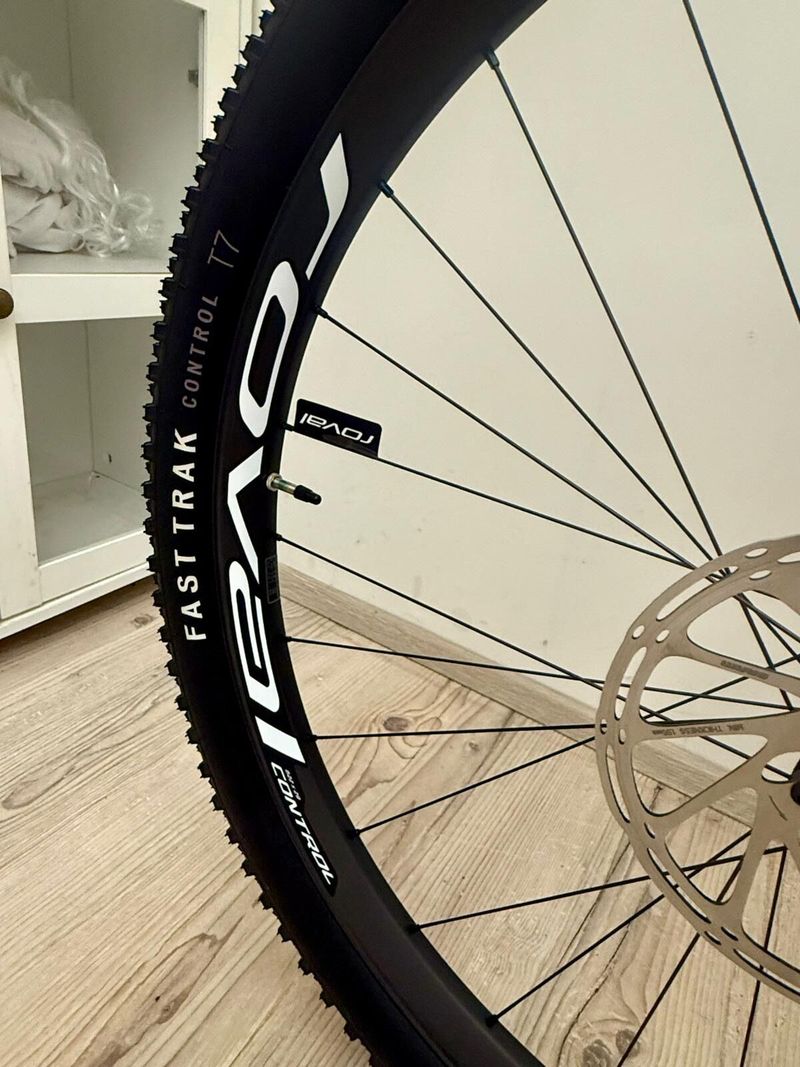 SPECIALIZED EPIC EXPERT 2025 (NOVÉ, NEPOUŽITÉ KOLO)